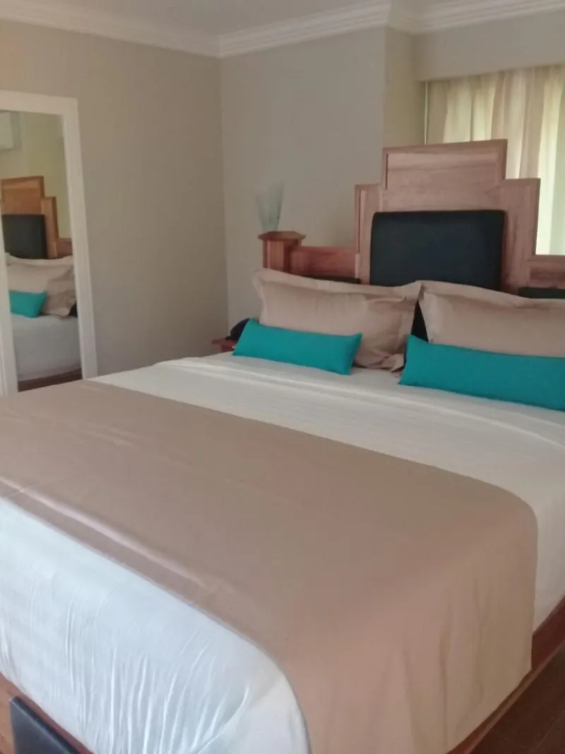 Oasis Resort Негрил